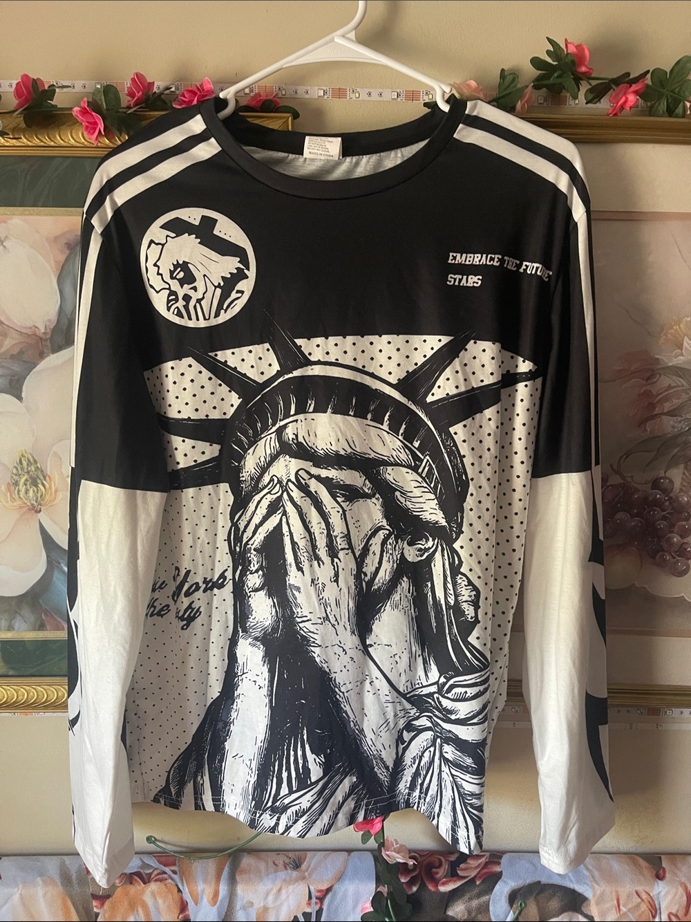 Black and White Graphic Long-Sleeve Men’s Shirt - Statue Motif